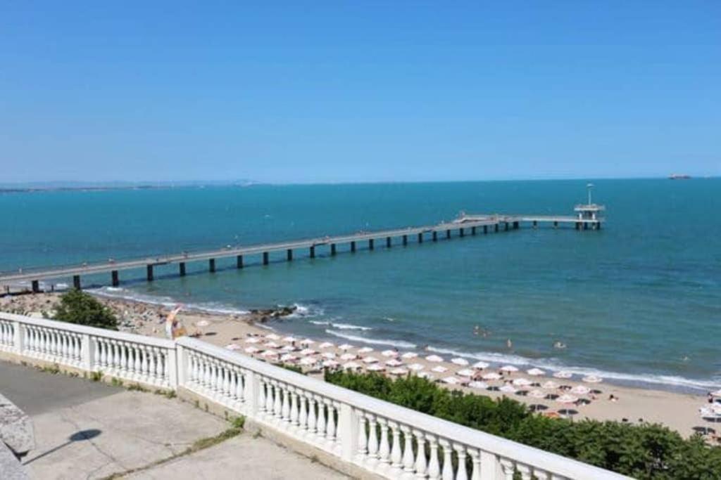 Comfy Home In The Heart Of Burgas Esterno foto