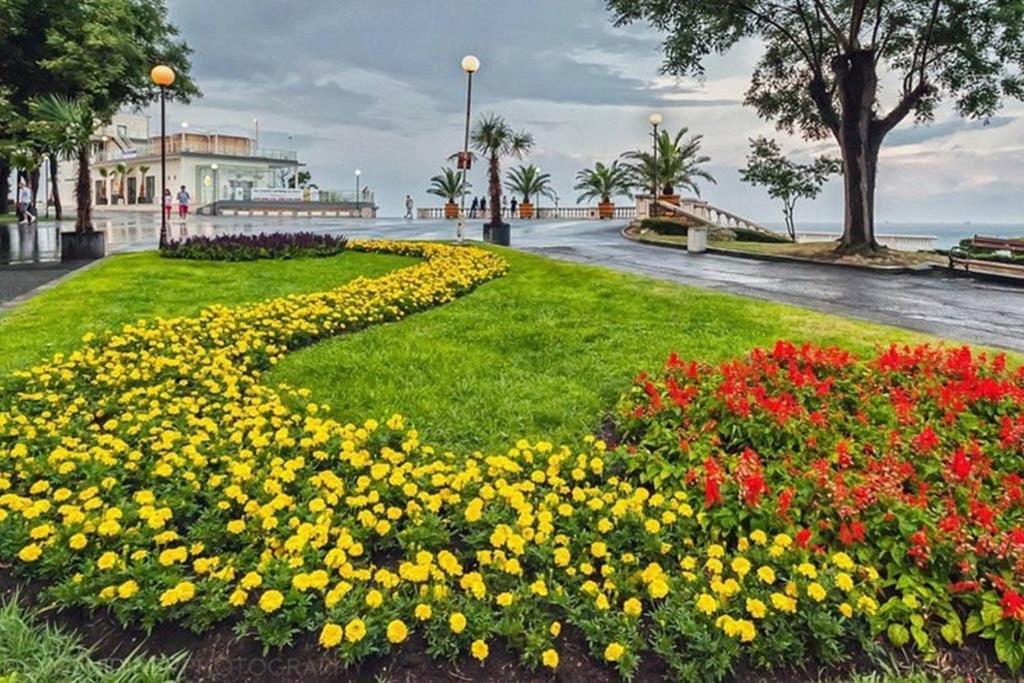 Comfy Home In The Heart Of Burgas Esterno foto